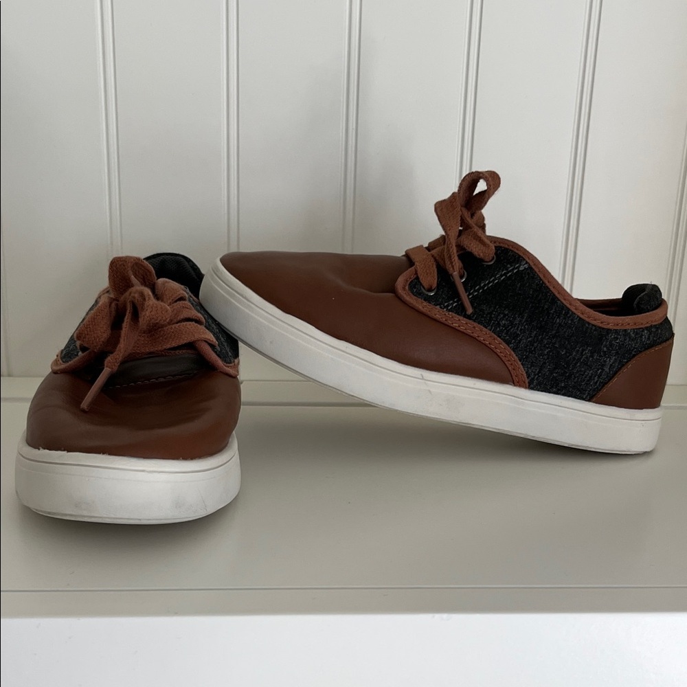 Boys size 2 Cat & Jack